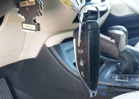 2018 BMW X1 xDrive28I z USA, uszkodzony, nr VIN WBXHT3C39J5K32427